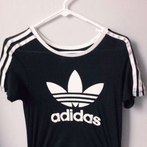 Adidas women’s graphic tee in great shape! :)